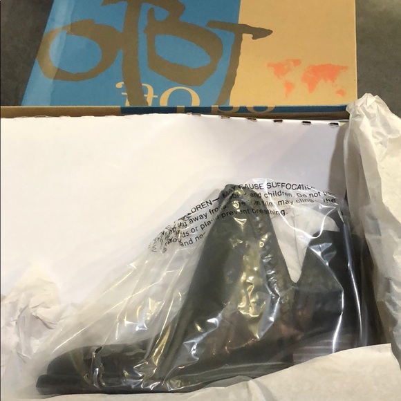 New! OTBT Venture Ankle Bootie - Black Leather - Picture 5 of 5